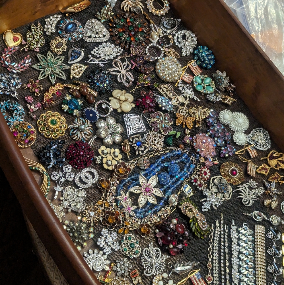Welcome to my closet πΉπΏ - Picture 1 of 11